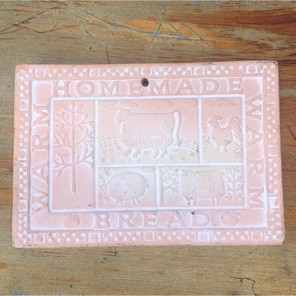 Bread & Bun Warmer Terracotta Stone Farmhouse Design Rooster, Cow, Pig, Sheep - Picture 1 of 3